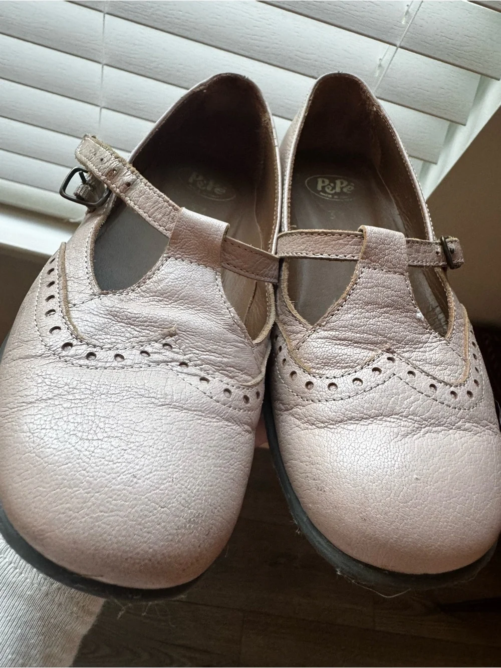 Pèpè children Girls' Pale Pink T-Strap Dress Shoes with Perforated Detail